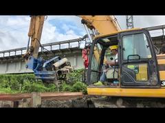 側面のグリップの杭打ち機