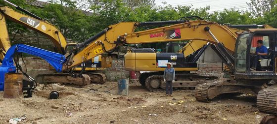 建設・インフラストラクチャ・プロジェクトのためのプロの掘削機・積み木運転手