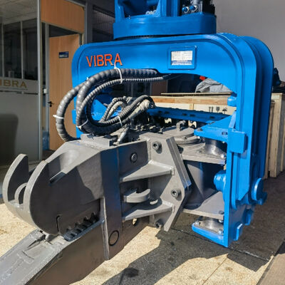 360 度パイルドライバー: 23 ～ 27 トンの掘削機用 12M バイブロハンマー – 多用途用途と掘削機に最適