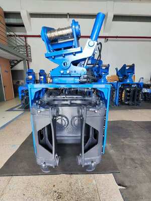 重量物運搬の再定義: SV-400 サイド グリップ パイル ドライバー – 力 656 kN、ボトム クランプ 490 kN、32 ～ 40 t 掘削機に適合